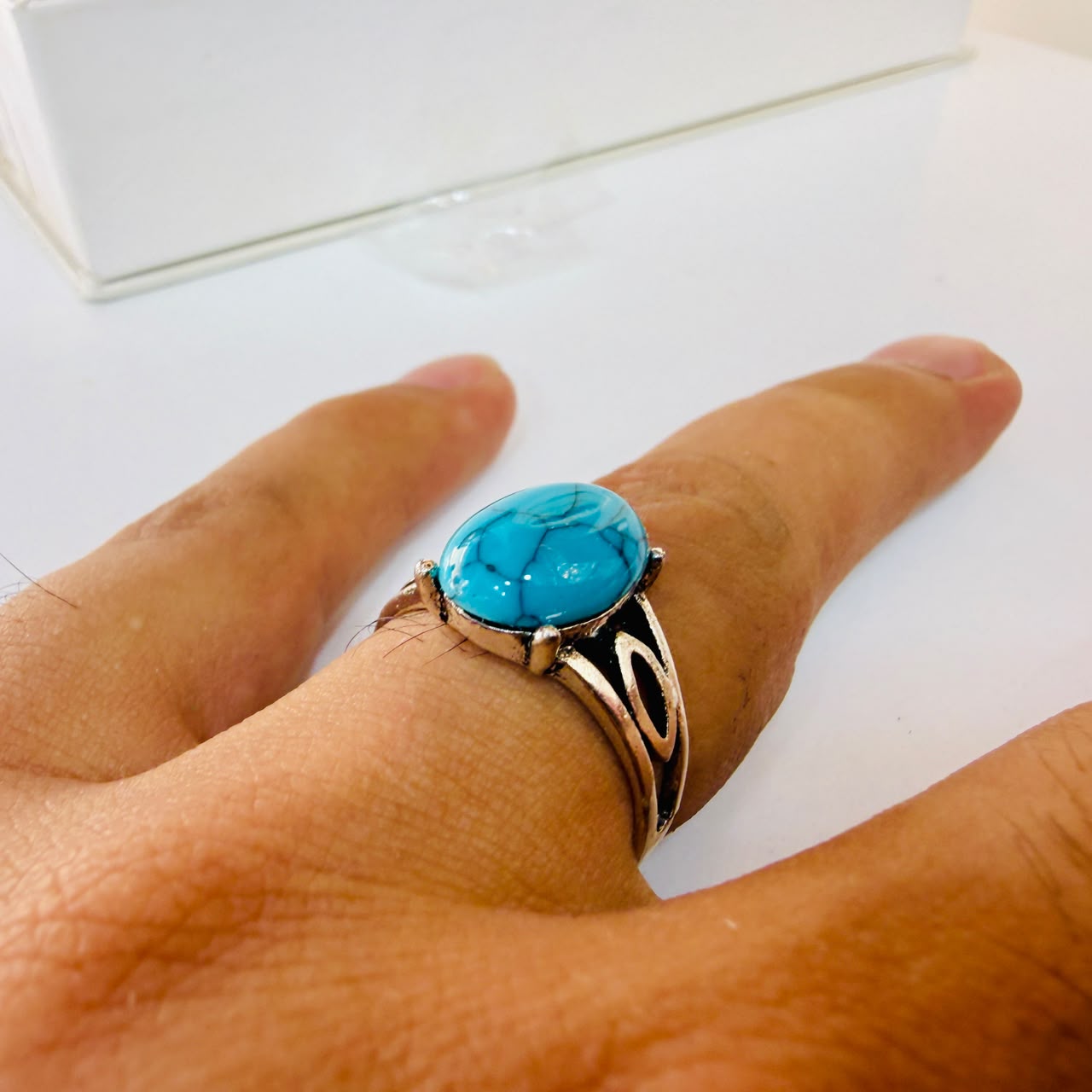 Chevalière pière bleu zircon