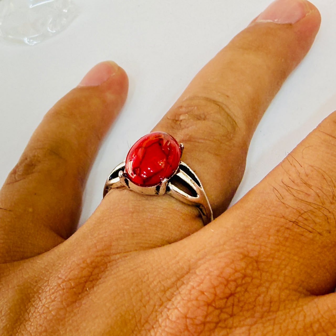Chevalière pière rouge zircon