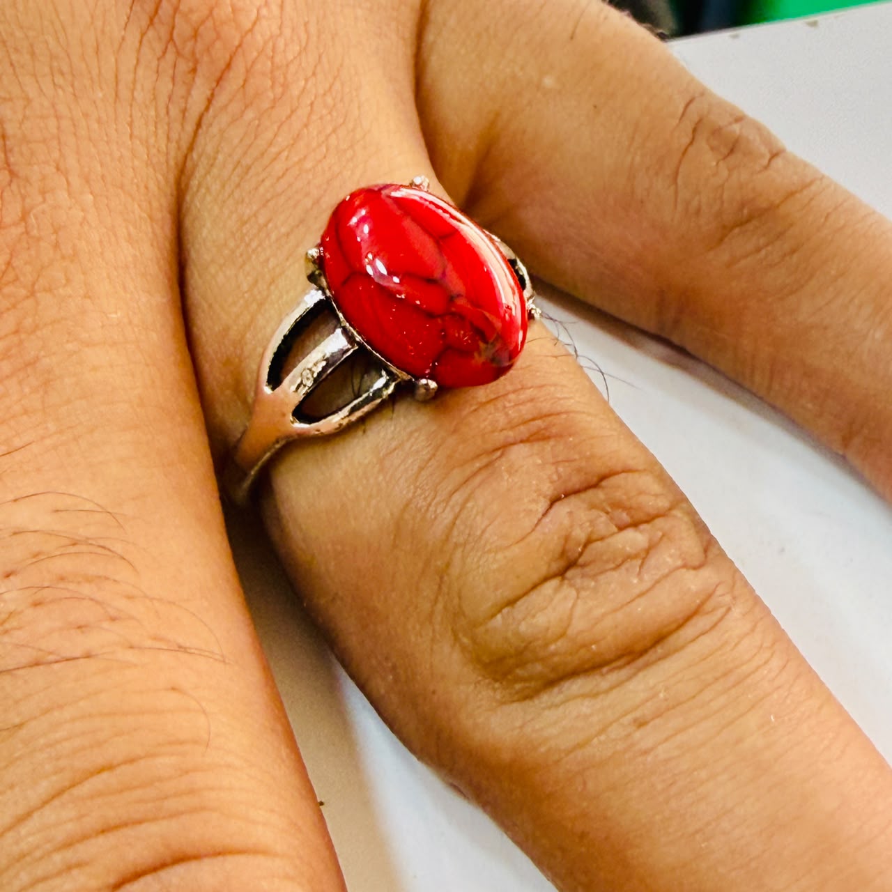 Chevalière pière rouge zircon