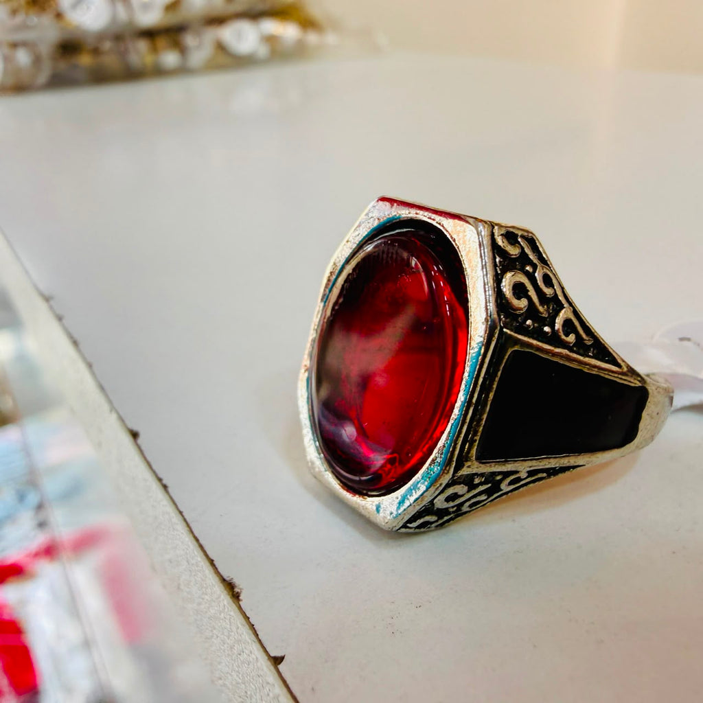 Chevalière pière rouge zr