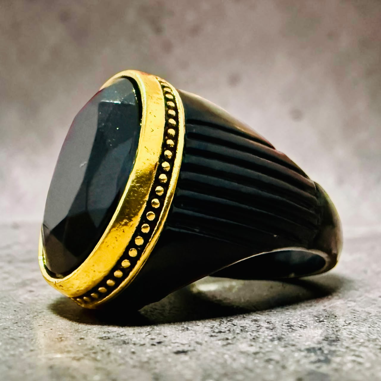 Chevalière zircon noire