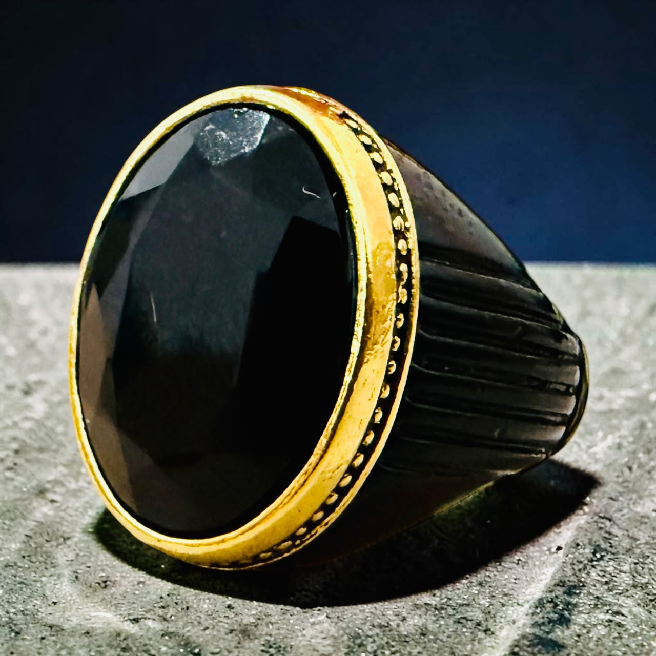 Chevalière zircon noire