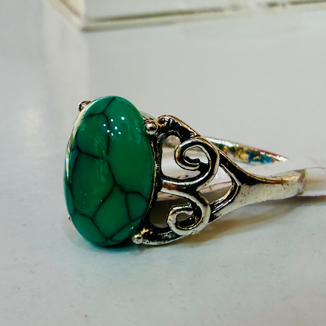 Chevalière pière vert zircon